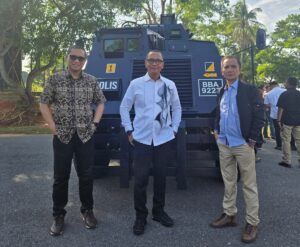 Pak Ozi di Mal-Thai 3 latar mobil