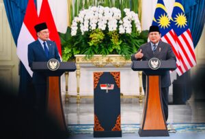 Prabowo_Subianto_dan_PM_Anwar_Sahabat_Lama