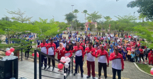 PLBN Badau Semarakkan HUT ke-80 RI dengan Jalan Sehat Bersama Pelajar dan Warga Perbatasan Negara