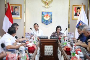 Menteri Dalam Negeri (Mendagri) RI Muhammad Tito Karnavian menerima kunjungan Menteri Keuangan (Menkeu) RI Sri Mulyani Indrawati (kanan) di Kantor Kementerian Dalam Negeri (Kemendagri) RI, Jakarta, Rabu (30/7/2025). (Foto: Puspen Kemendagri)
