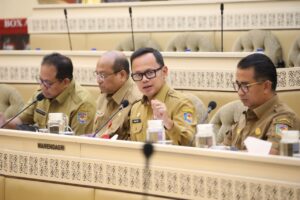 wamendagri bima seragam duduk ramai