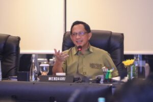 mendagri seragam jelasin pake mic