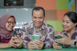 pns lihat hape