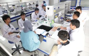 pratikum lab kimia uper
