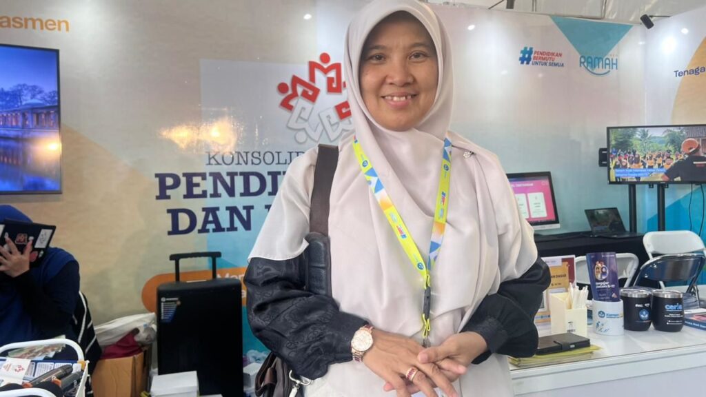 Kepala Dinas Pendidikan Kabupaten Halmahera Selatan, Siti Khodijah, memaparkan upaya daerahnya dalam mewujudkan Wajib Belajar 13 Tahun, termasuk pemenuhan layanan satu tahun prasekolah.