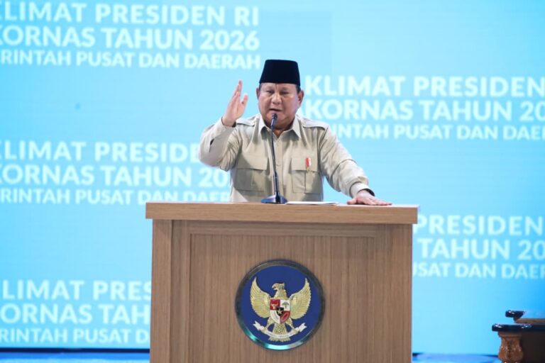 Presiden RI Prabowo Subianto membuka sekaligus memberikan arahan pada Rapat Koordinasi Nasional (Rakornas) Pemerintah Pusat dan Daerah Tahun 2026 di Sentul International Convention Center (SICC), Kabupaten Bogor, Jawa Barat, Senin (2/2/2026). (Foto: Puspen Kemendagri)