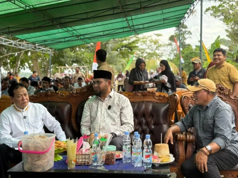 During a strategic working visit to Bibinoi in South Halmahera on April 10, 2026, Prof. Rokhmin Dahuri — member of Indonesia’s House of Representatives (Commission IV) — conducted a direct assessment of the site designated for the *Kampung Nelayan Merah Putih (Red-and-White Fishermen Village)* program.